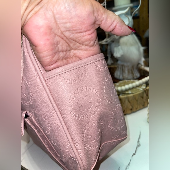 LUCKY BRAND LARGE COSMETIC BAG - Picture 12 of 13